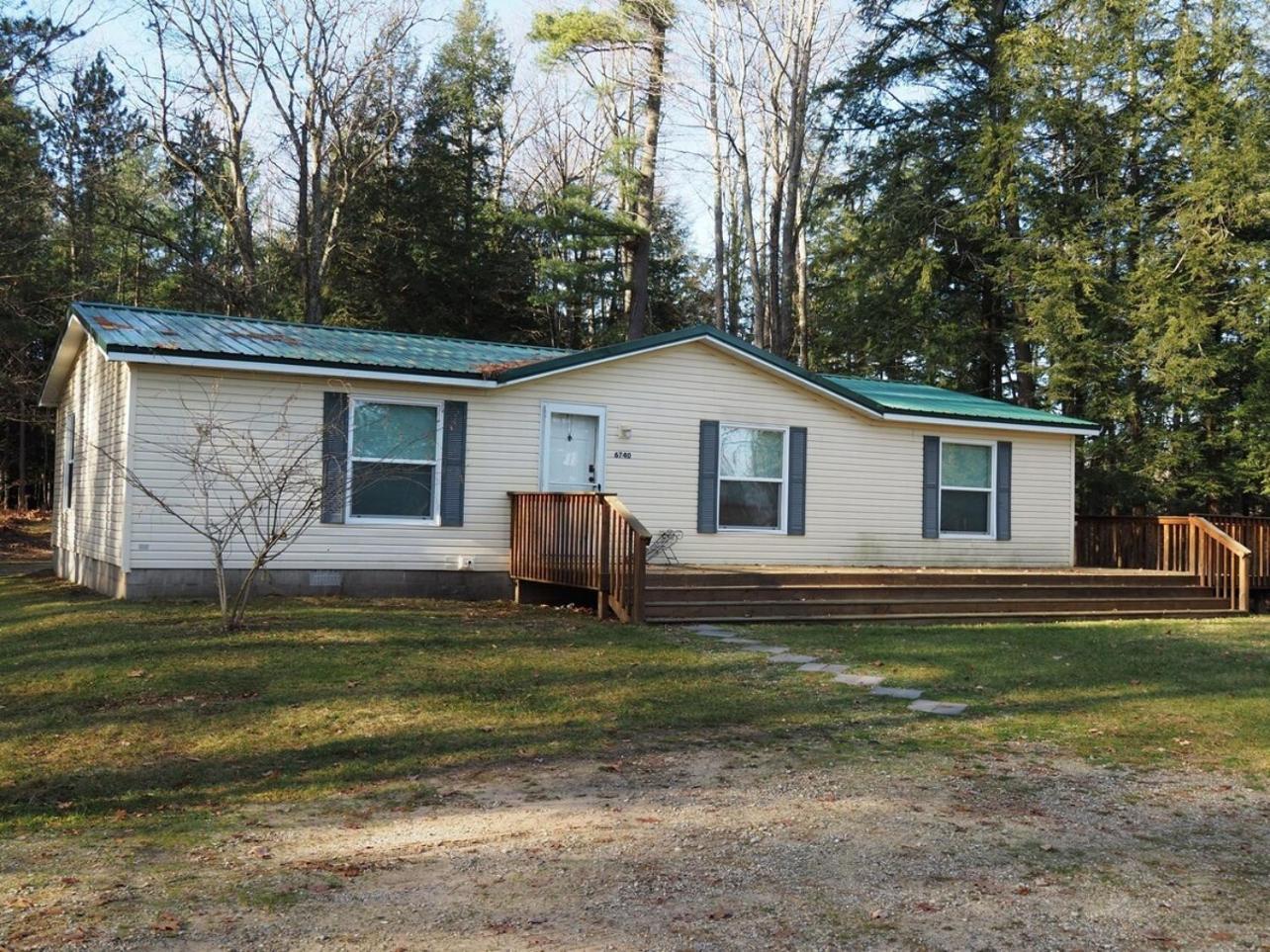 The Green Lake Getaway - Shared Lake Access! Interlochen Екстериор снимка
