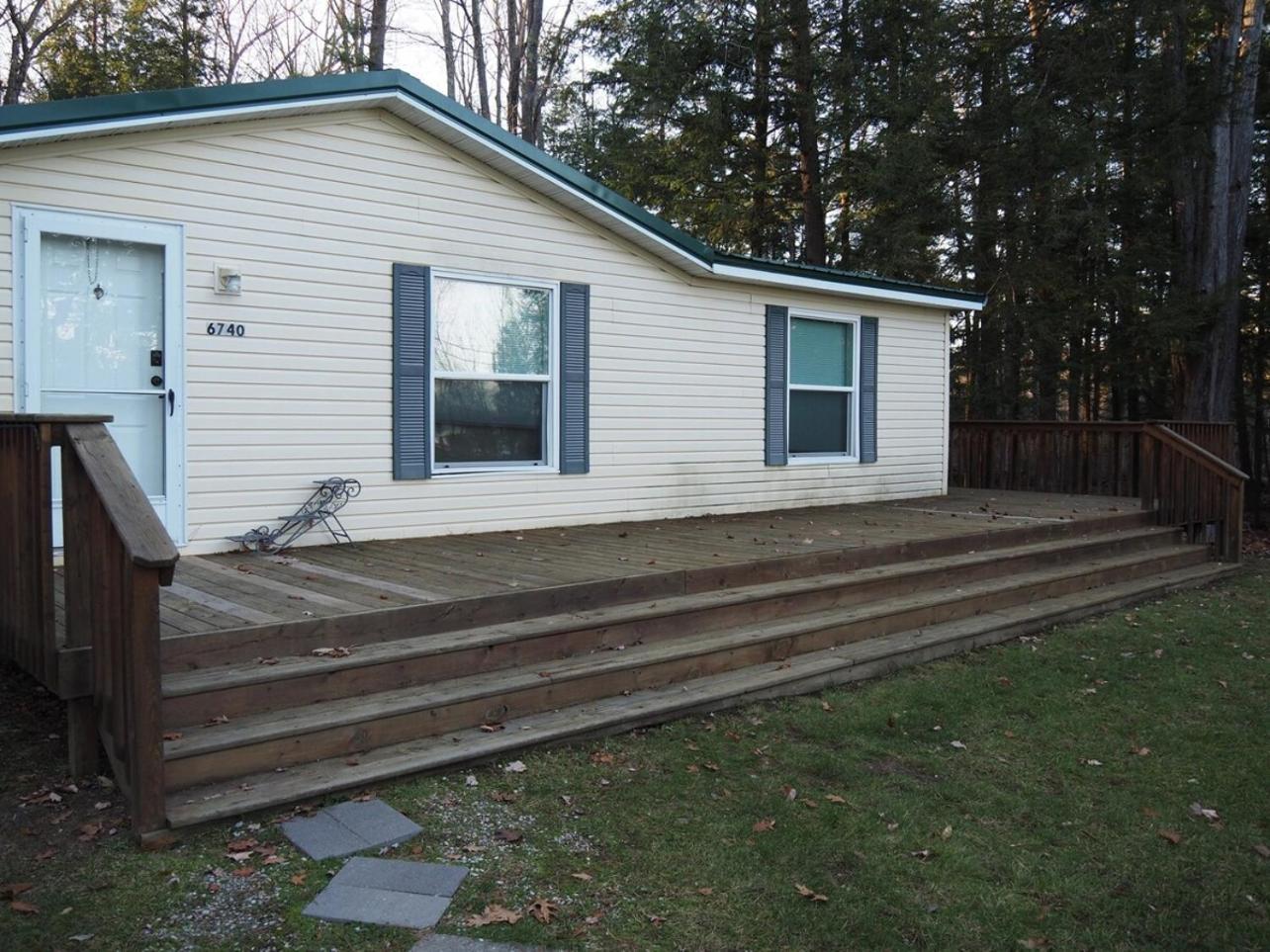 The Green Lake Getaway - Shared Lake Access! Interlochen Екстериор снимка