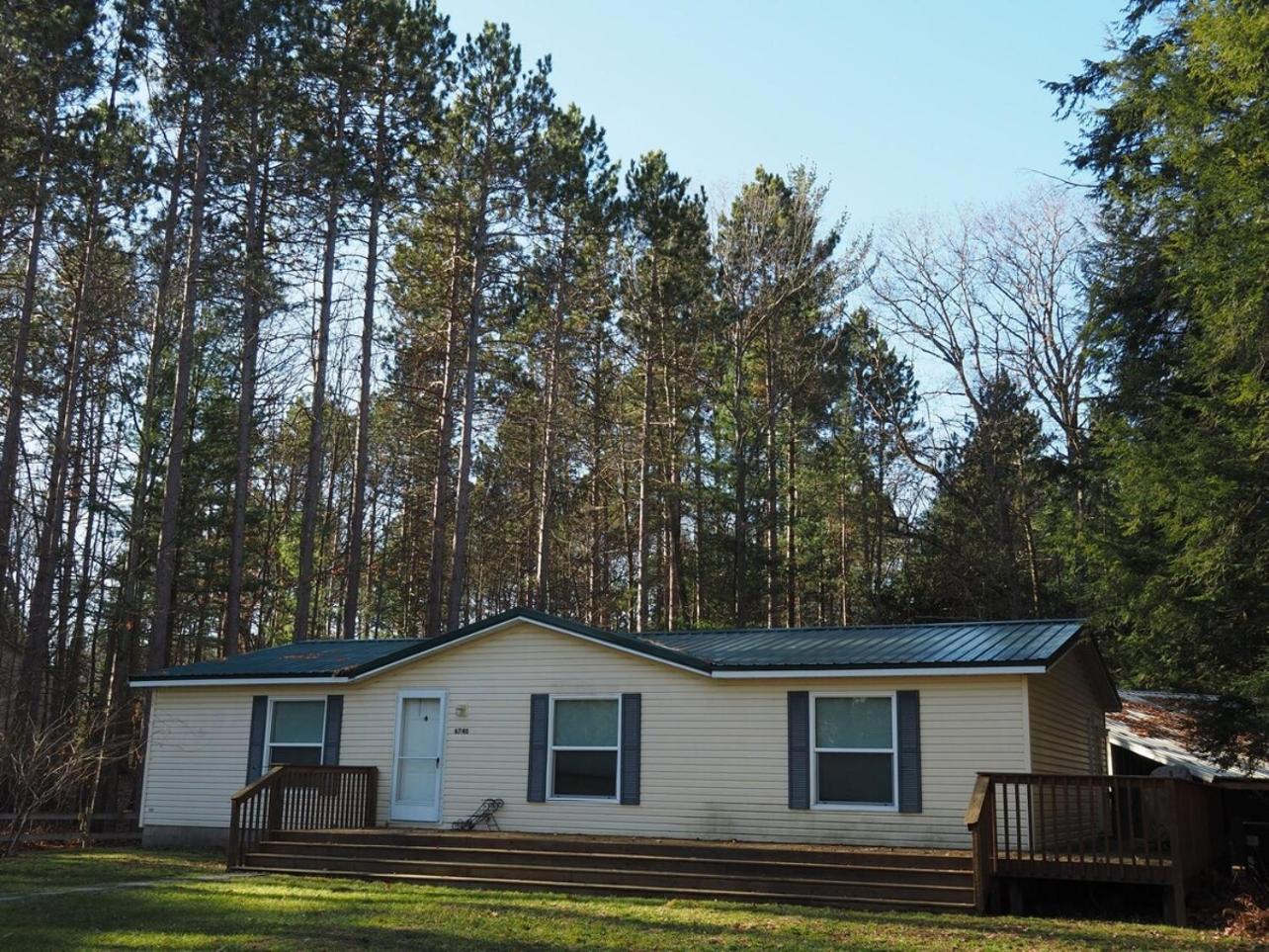 The Green Lake Getaway - Shared Lake Access! Interlochen Екстериор снимка